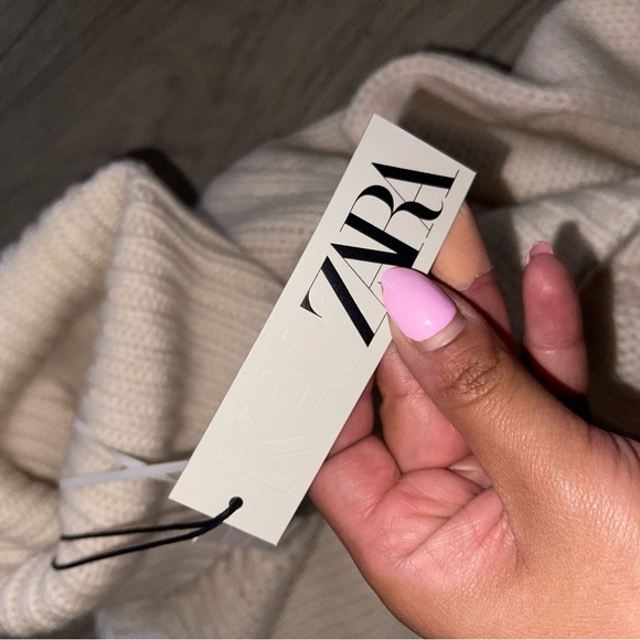 Zara x Kaia Gerber | NWT! 100% Cashmere Turtleneck Cream Sweater Sz: M/L - Picture 3 of 5